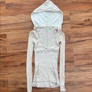 Long sleeve v-neck t-shirt with hood